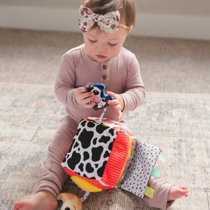Peek-A-Moo Friendly Barn - Lamaze